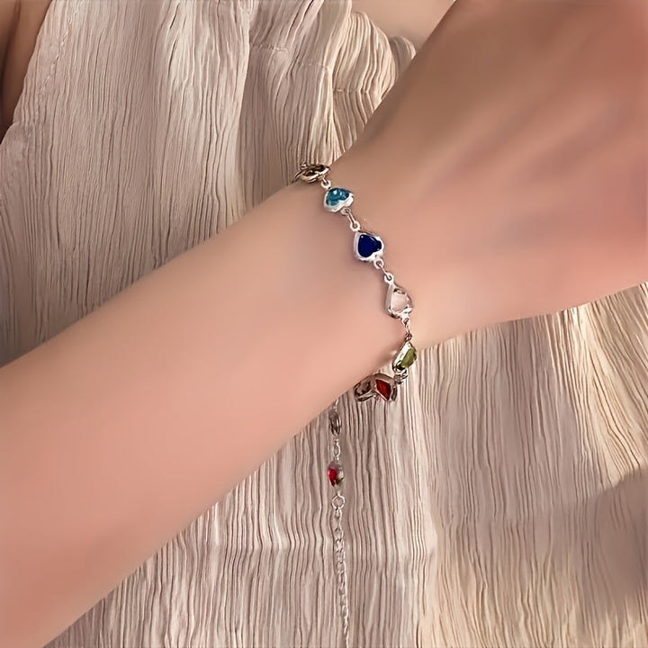 Valeska | Pulsera fina con silueta de corazón y acabado dorado