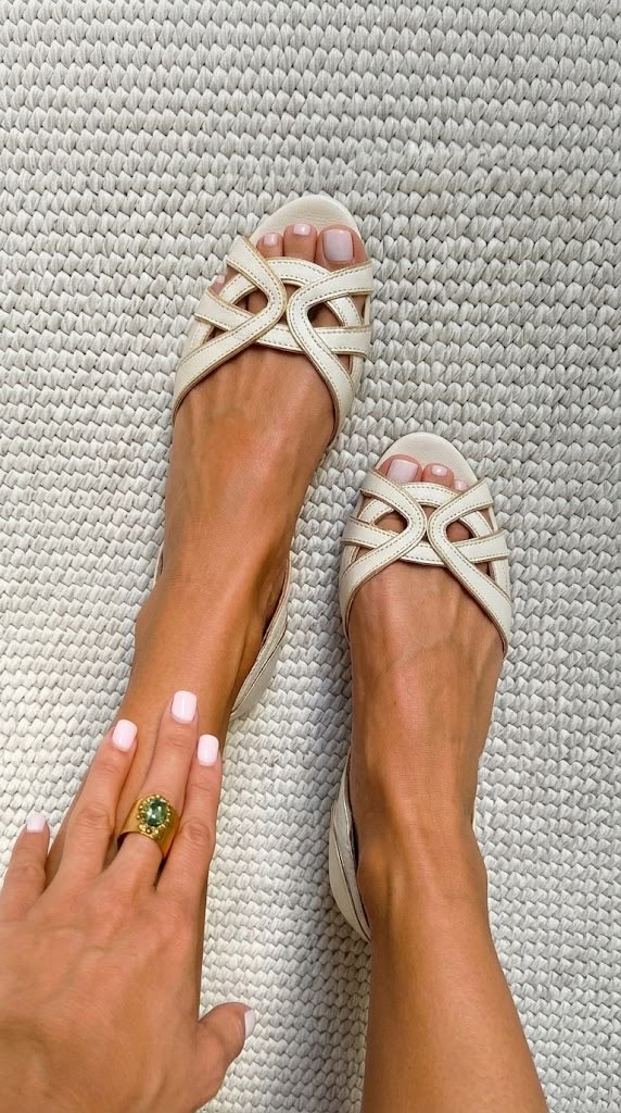 Camila™ | Sandalias Trenzadas Crema Elegante
