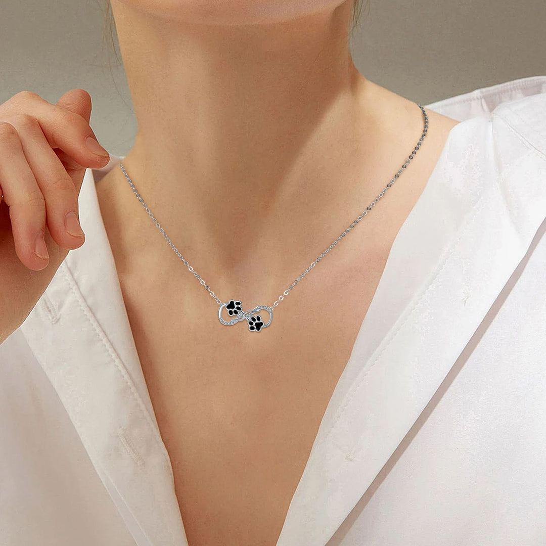 Collar con Colgante de Símbolo de Infinito con Zirconia