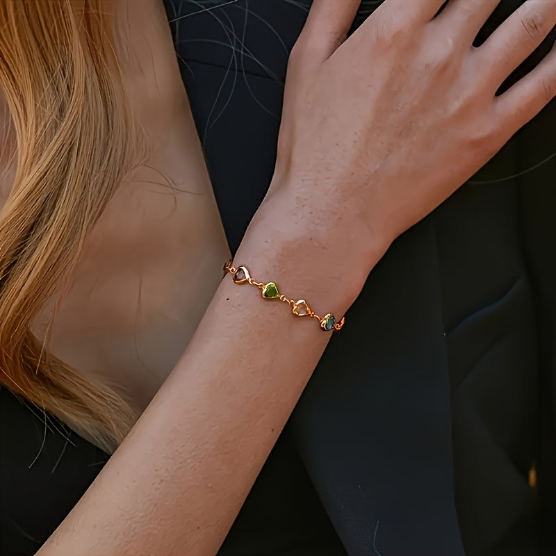 Valeska | Pulsera fina con silueta de corazón y acabado dorado