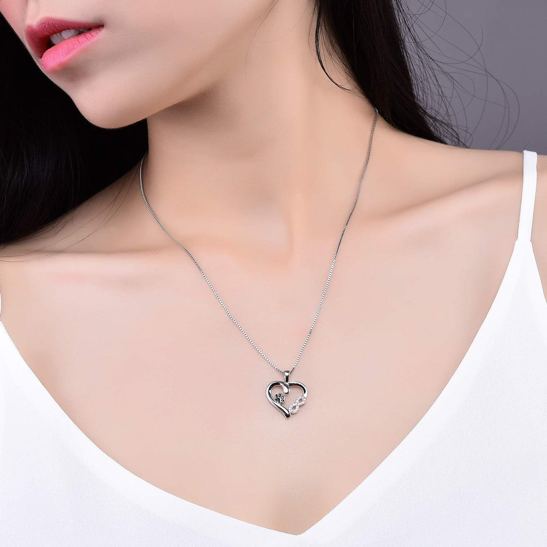 Collar de Patas y Corazón con Charm de Infinito