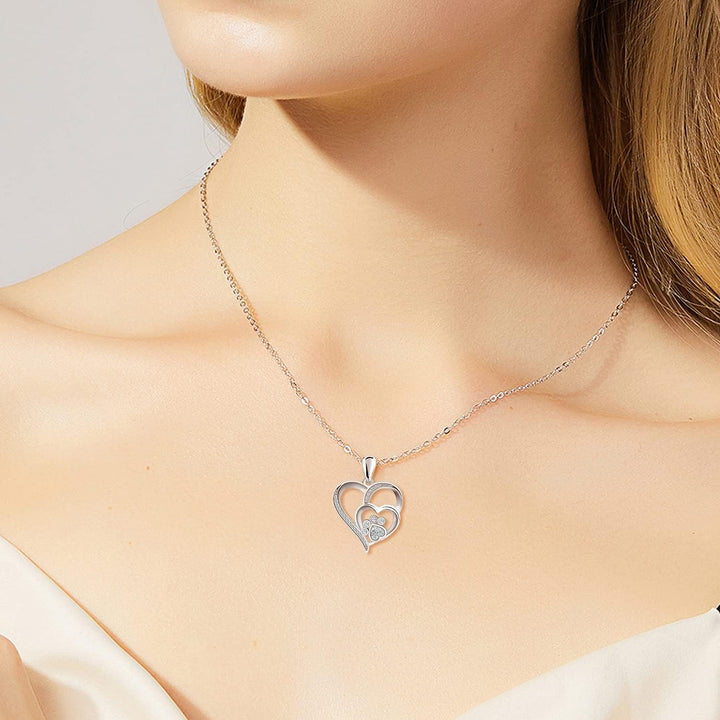 Collar de Plata Esterlina con Huella y Corazón con Circonitas