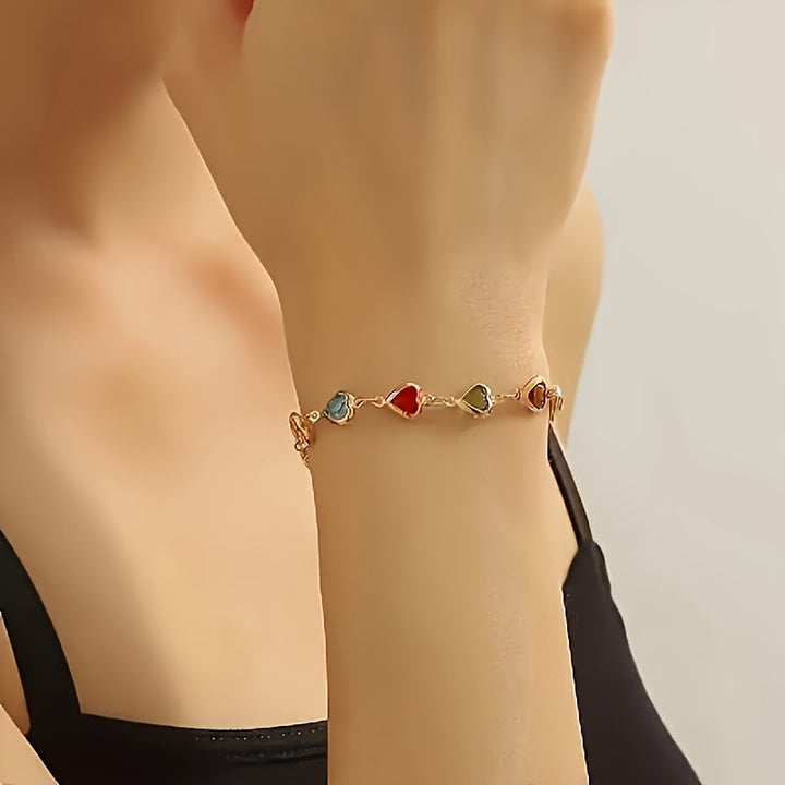 Valeska | Pulsera fina con silueta de corazón y acabado dorado