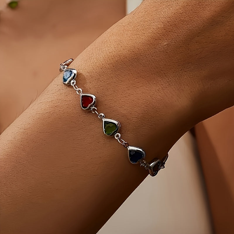 Valeska | Pulsera fina con silueta de corazón y acabado dorado