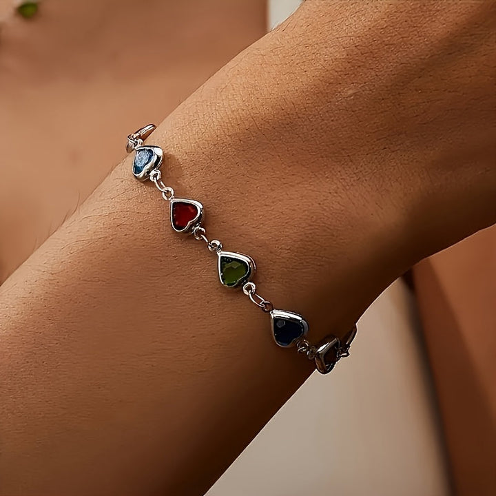 Valeska | Pulsera fina con silueta de corazón y acabado dorado