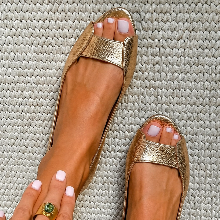 Adelina Sandalias Doradas Comfort Chic