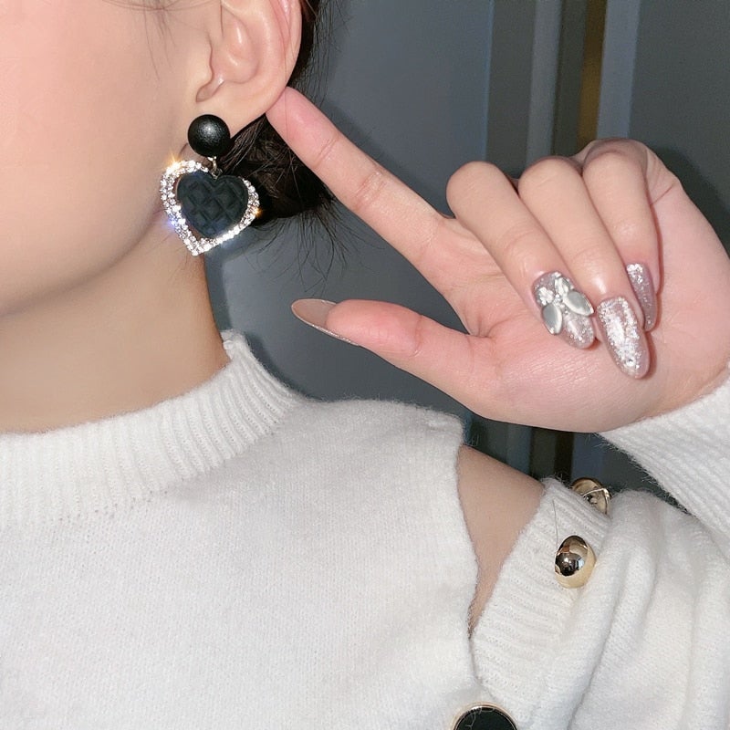 Aitana | Pendientes en forma de corazón con acabado de oro negro