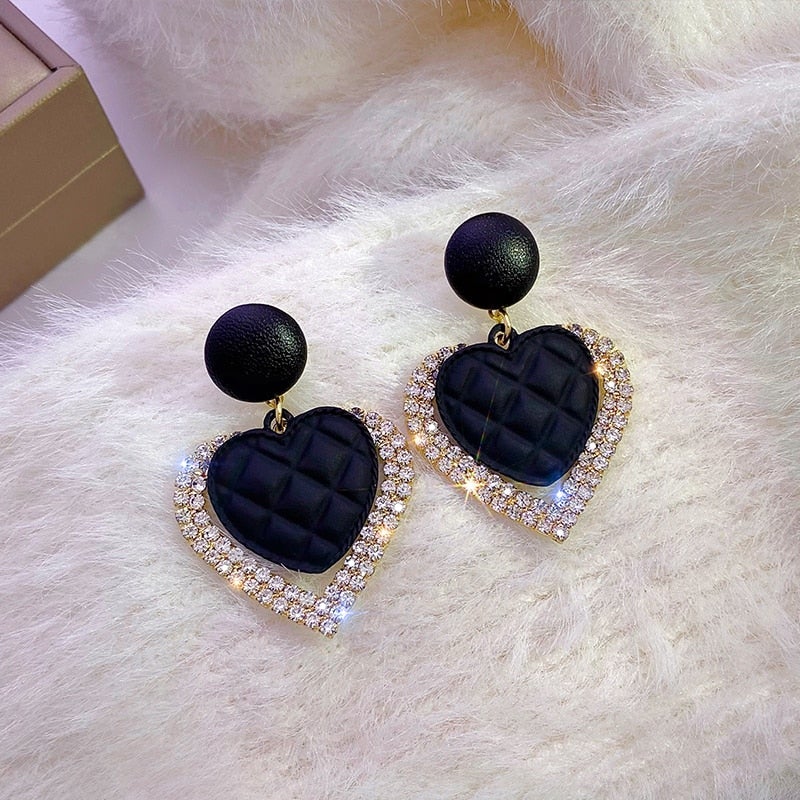 Aitana | Pendientes en forma de corazón con acabado de oro negro