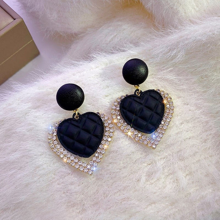 Aitana | Pendientes en forma de corazón con acabado de oro negro