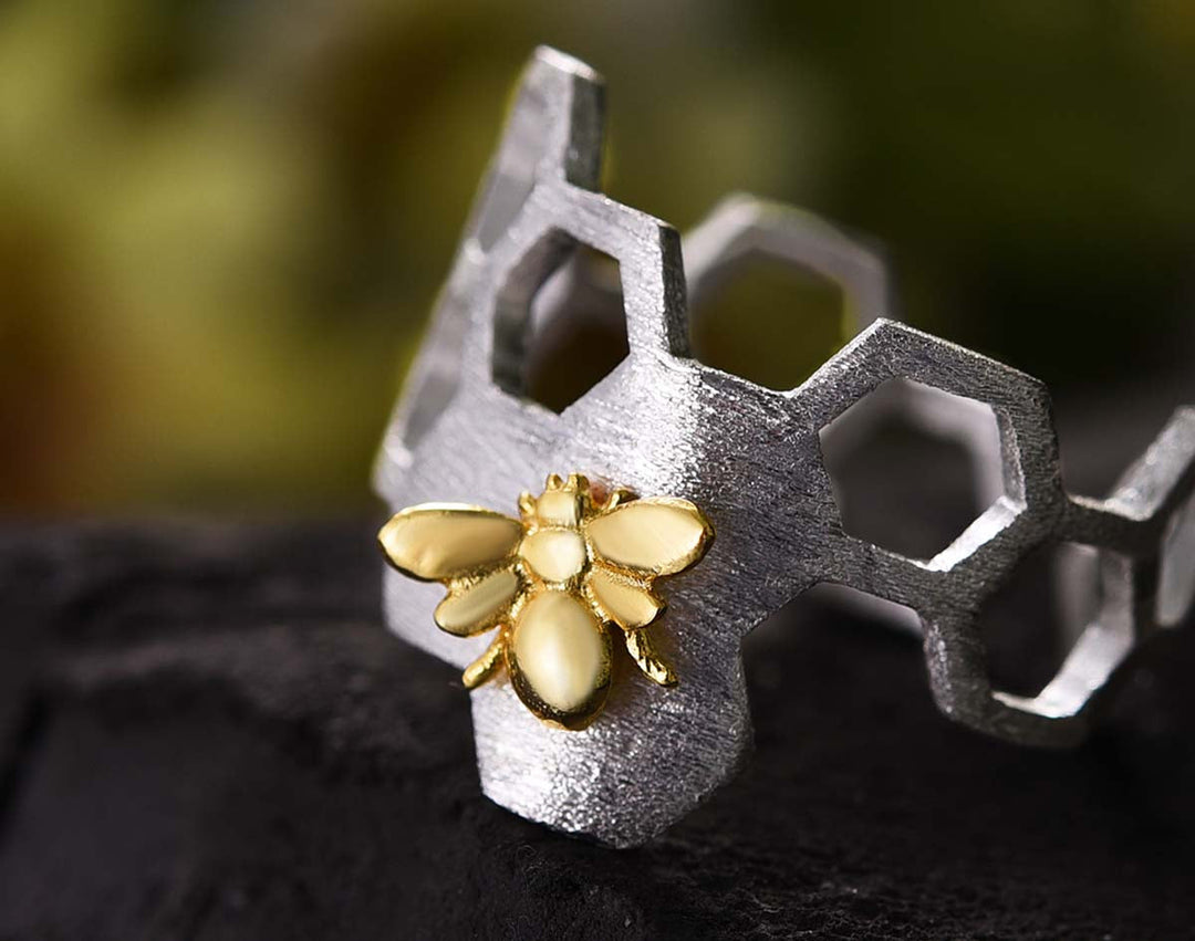 Anillo Ajustable Baño de Oro de 18K en Forma de Panal