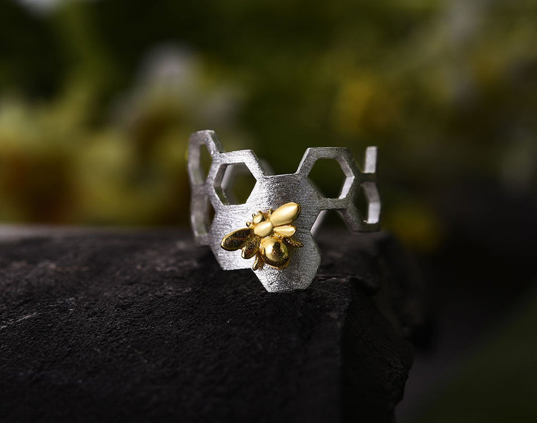 Anillo Ajustable Baño de Oro de 18K en Forma de Panal