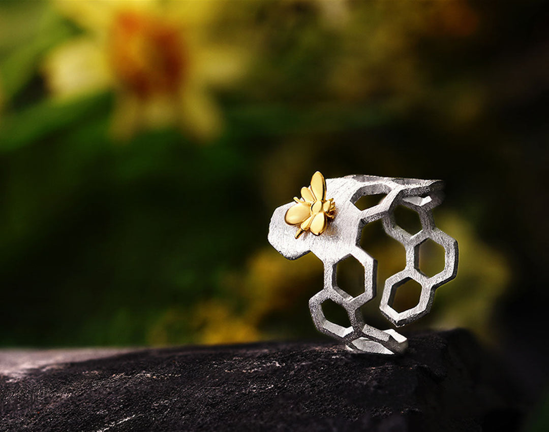 Anillo Ajustable Baño de Oro de 18K en Forma de Panal