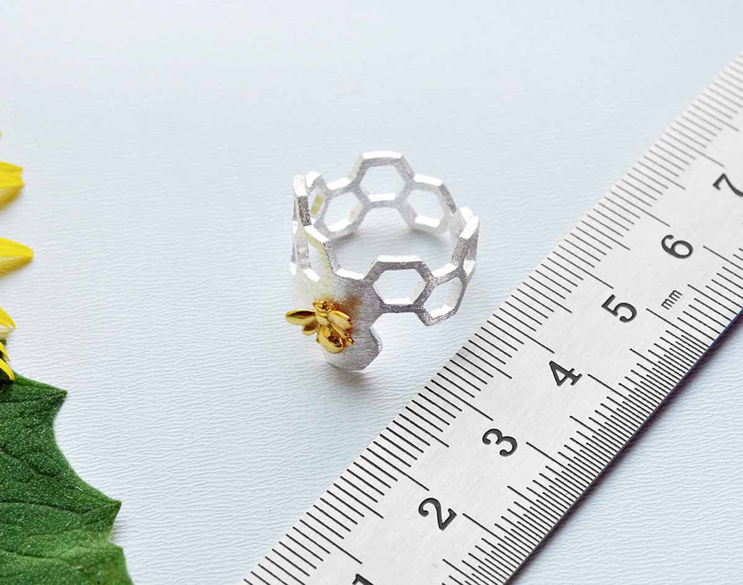 Anillo Ajustable Baño de Oro de 18K en Forma de Panal