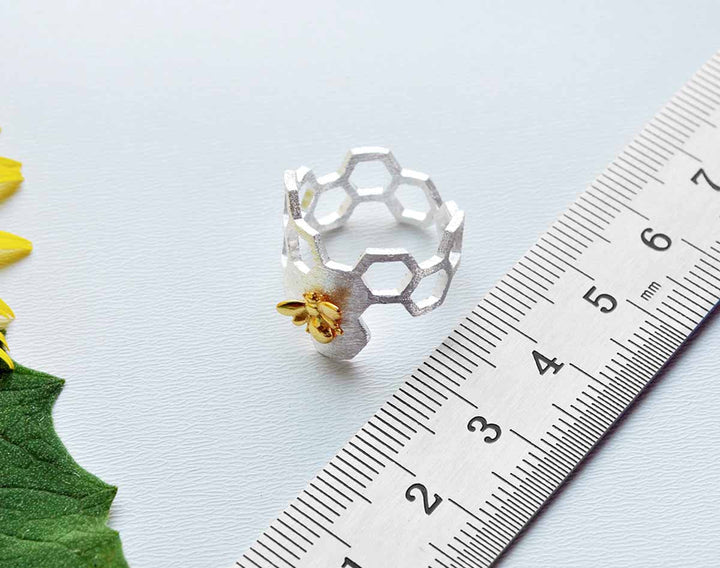Anillo Ajustable Baño de Oro de 18K en Forma de Panal