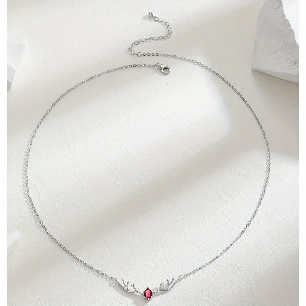 Collar de Cuerno de Ciervo con Encanto de Corazón Delicado