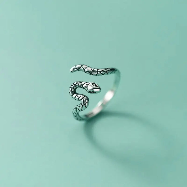 Anillo de Serpiente de Plata Esterlina