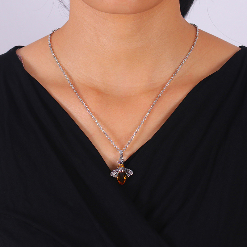 Collar de Espíritu de Abeja Dorada