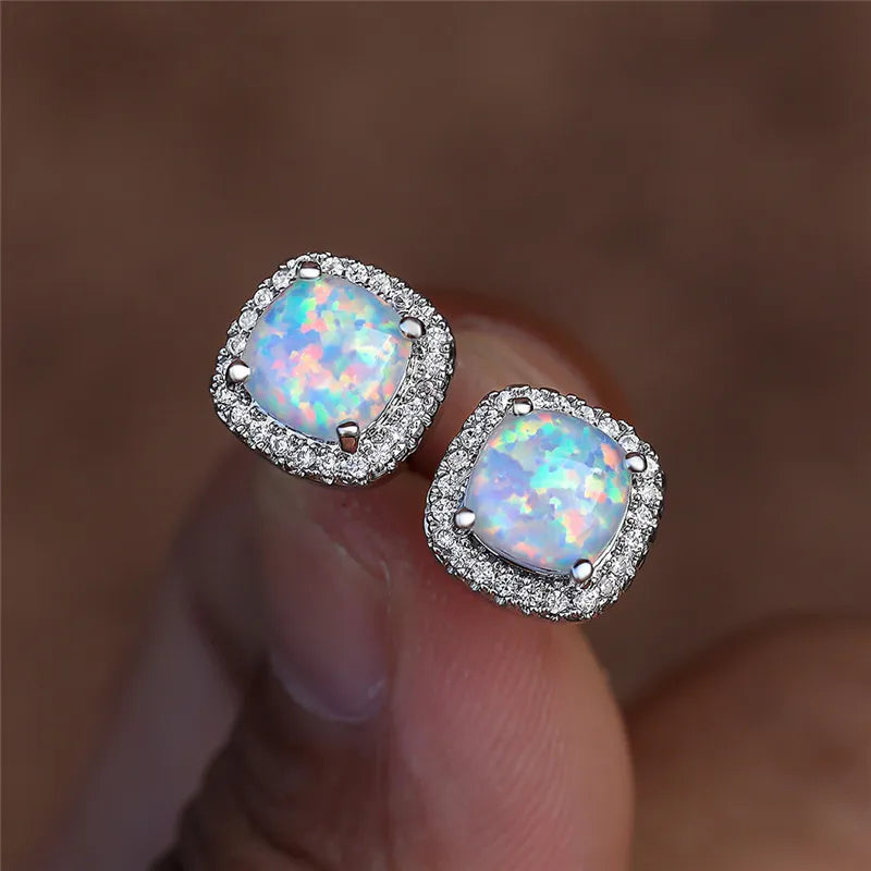 Itziar | Pendientes elegantes con ópalo de fuego blanco y acabado plateado