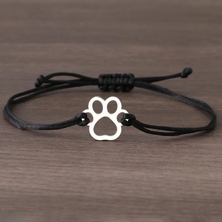 Pulsera de Cuerda con Huella de Patita – Diseño Ajustable en Negro y Rojo