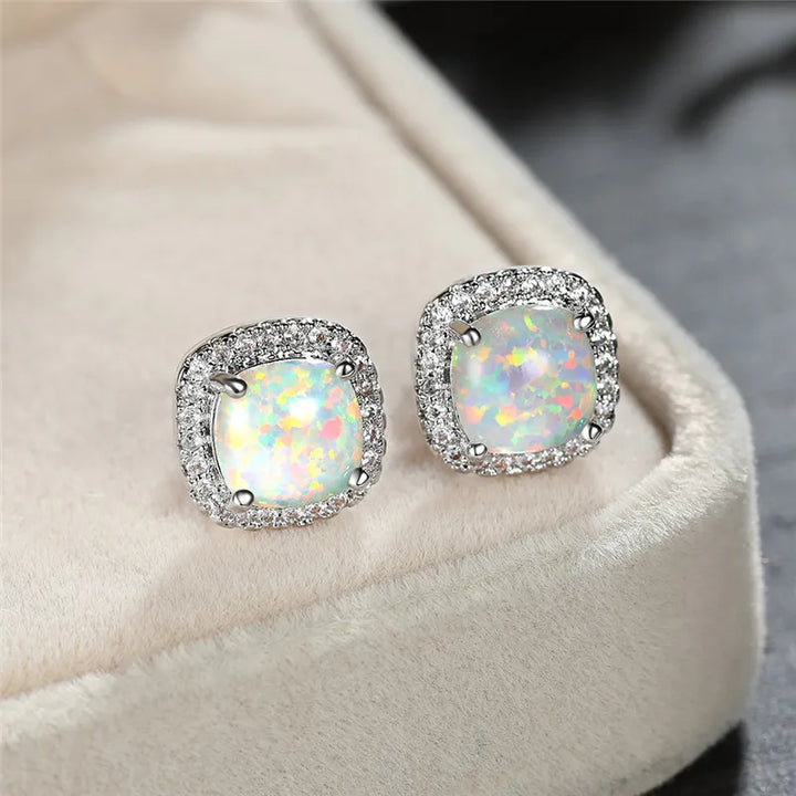 Itziar | Pendientes elegantes con ópalo de fuego blanco y acabado plateado