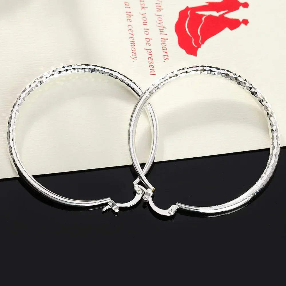 Valeria | Pendientes con acabado plateado clásico