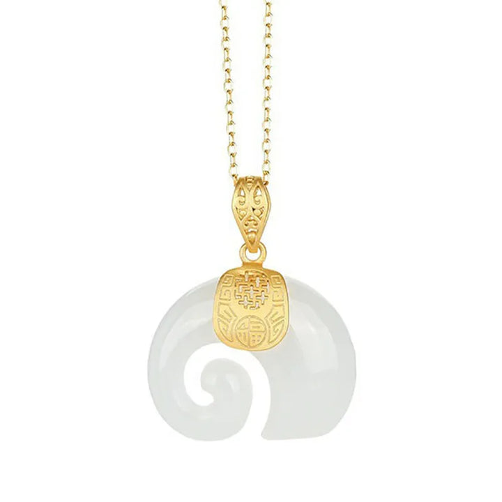 Collar con Colgante de Elefante de Jade Hetian – Cadena Baño de Oro de 18K para Mujeres