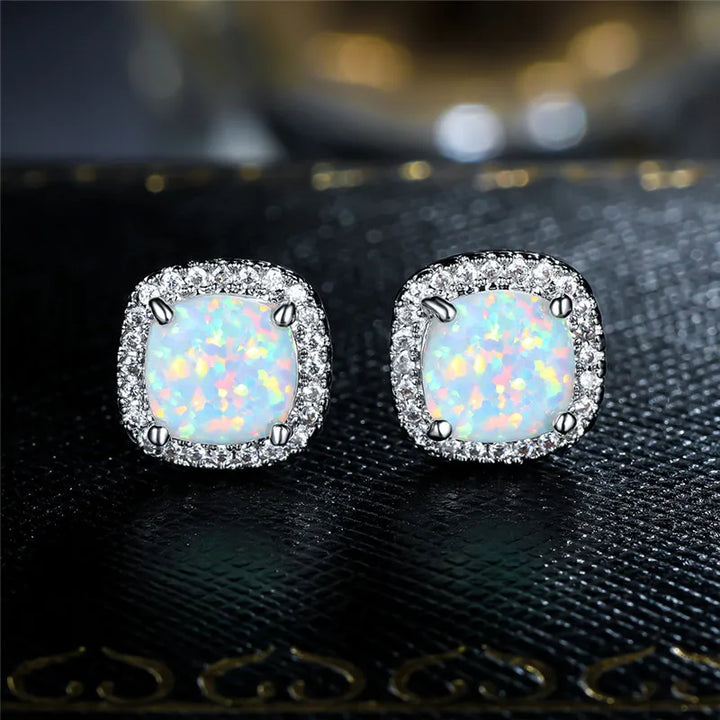 Itziar | Pendientes elegantes con ópalo de fuego blanco y acabado plateado