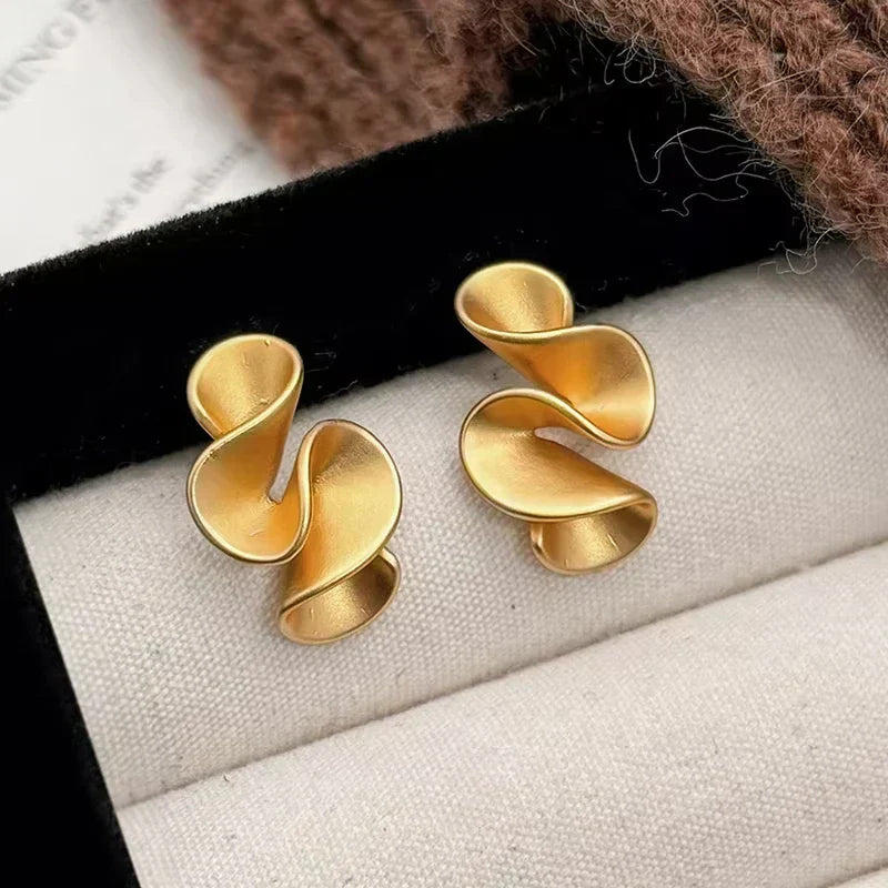 Elena | Pendientes bicolor con acabado dorado y plateado