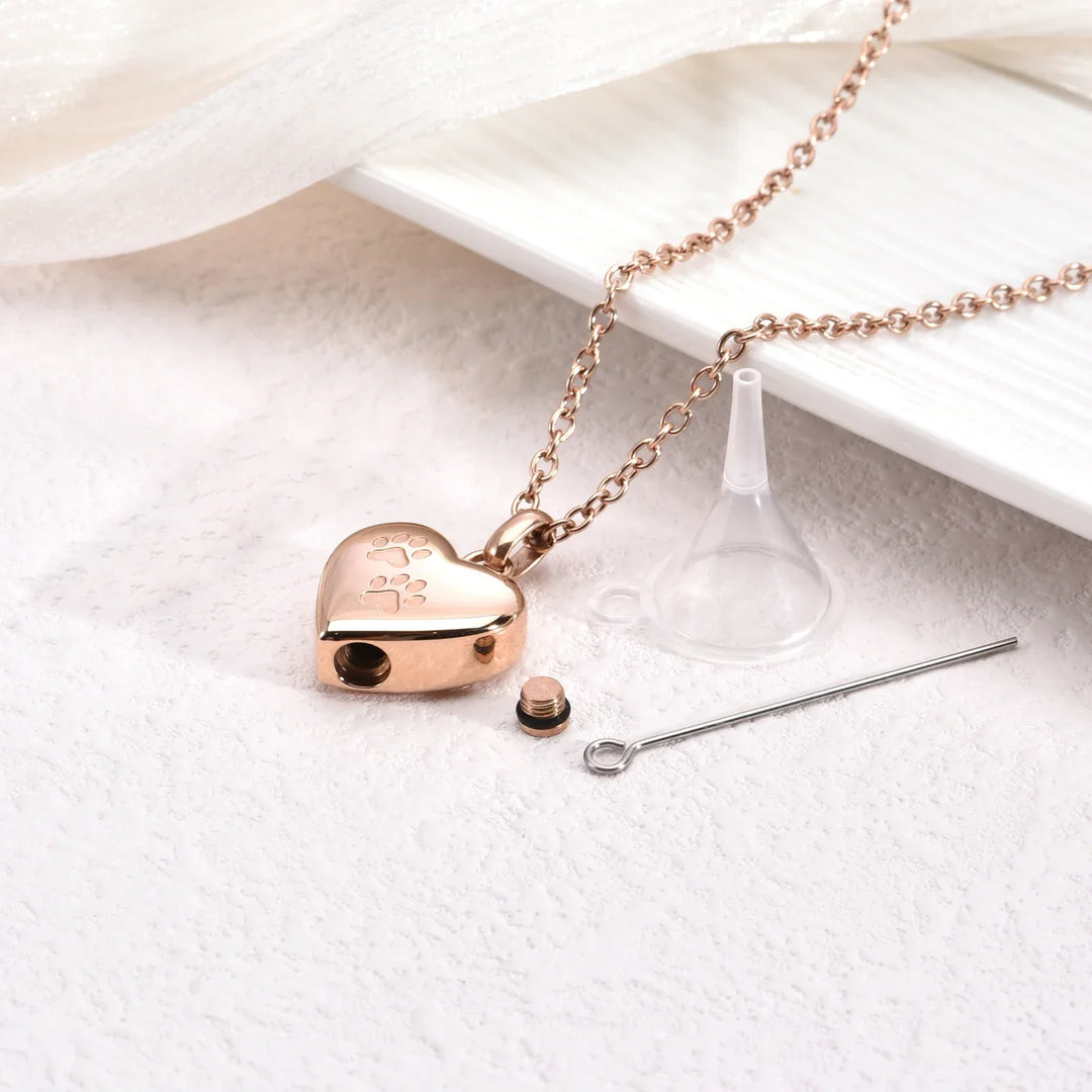 Collar con Urna Conmemorativa para Mascotas – Colgante en Forma de Corazón con Grabado de Huella
