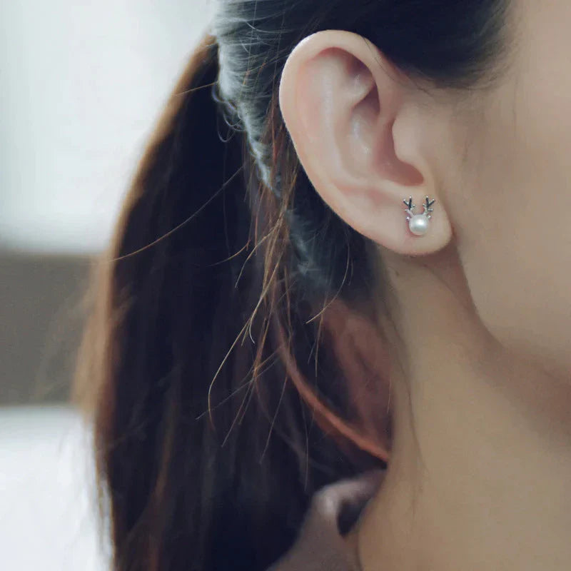 Pendientes de Perla en Forma de Reno