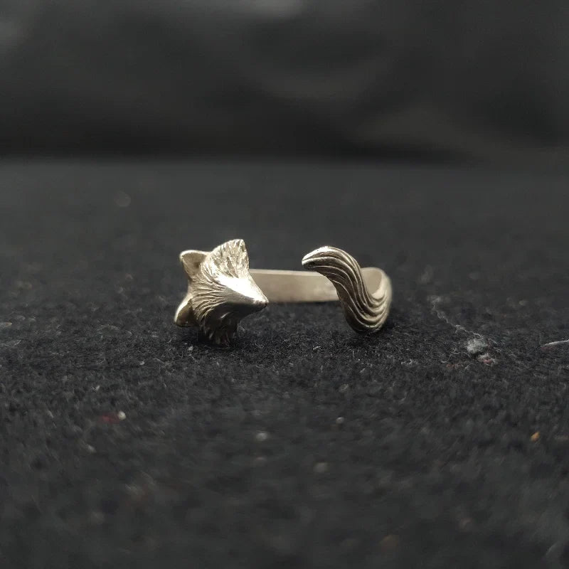 Anillo de Zorro Plateado para Mujeres