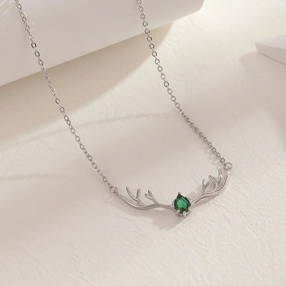 Collar de Cuerno de Ciervo con Encanto de Corazón Delicado
