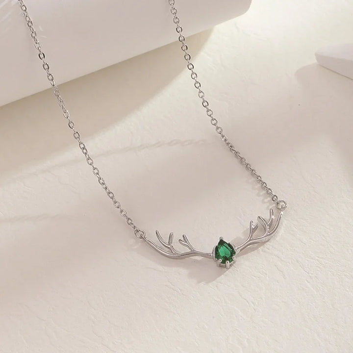 Collar de Cuerno de Ciervo con Encanto de Corazón Delicado