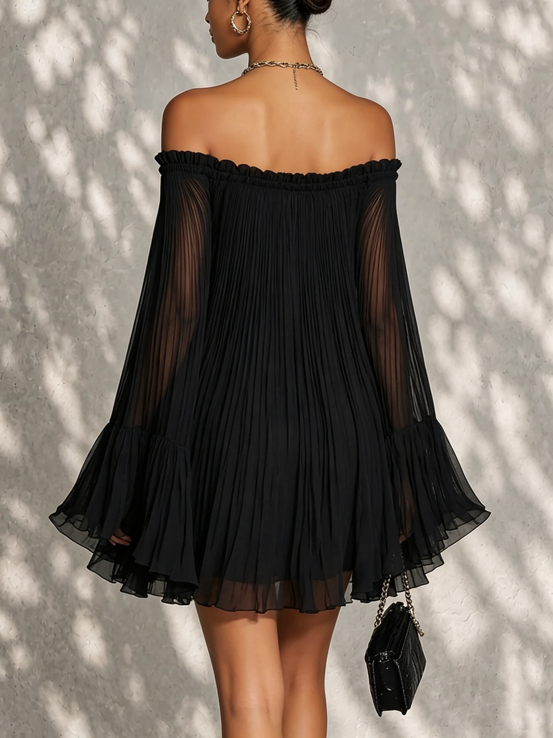 Vestido Mini Negro con Hombros Descubiertos y Mangas de Campana con Volantes