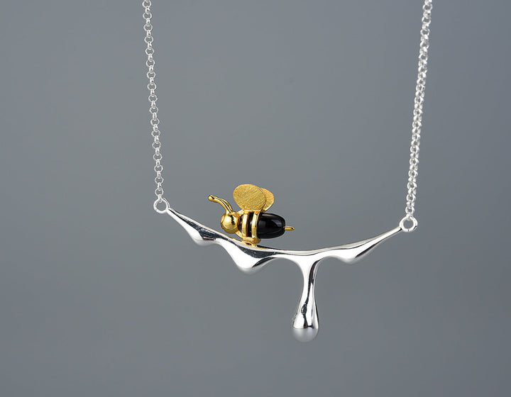 Collar de Miel Goteante y Abeja