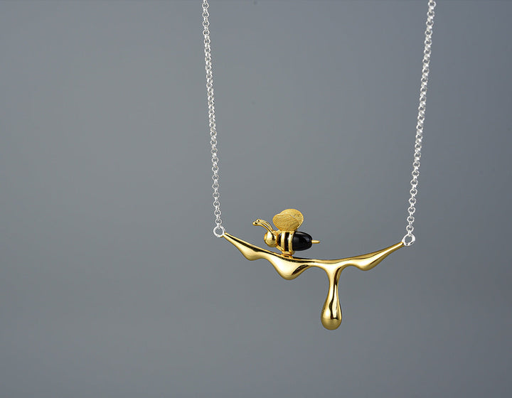 Collar de Miel Goteante y Abeja