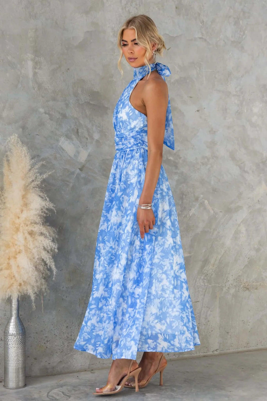 Esther | Vestido de Cuello Halter con Estampado de Acuarela