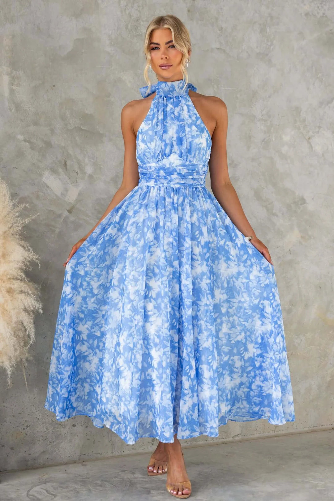 Esther | Vestido de Cuello Halter con Estampado de Acuarela