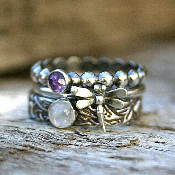 Anillo de Circonita Púrpura Vintage con Libélula