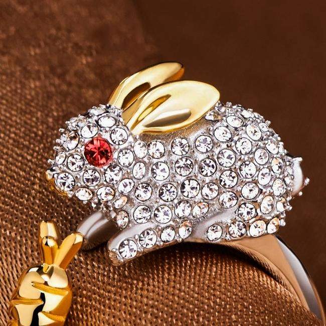 Anillo de Cristal de Conejo y Zanahoria Ajustable Único en Plata